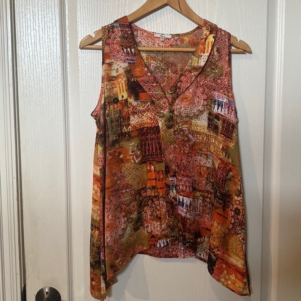 Milano size S Vneck handkerchief hem top